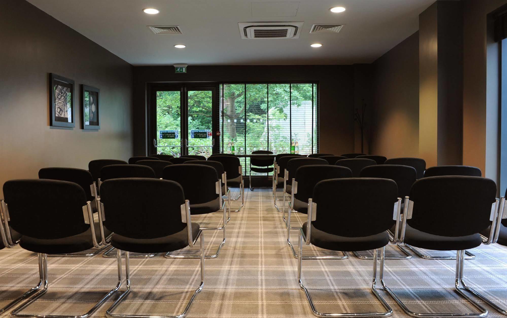 Village Hotel Solihull Extérieur photo